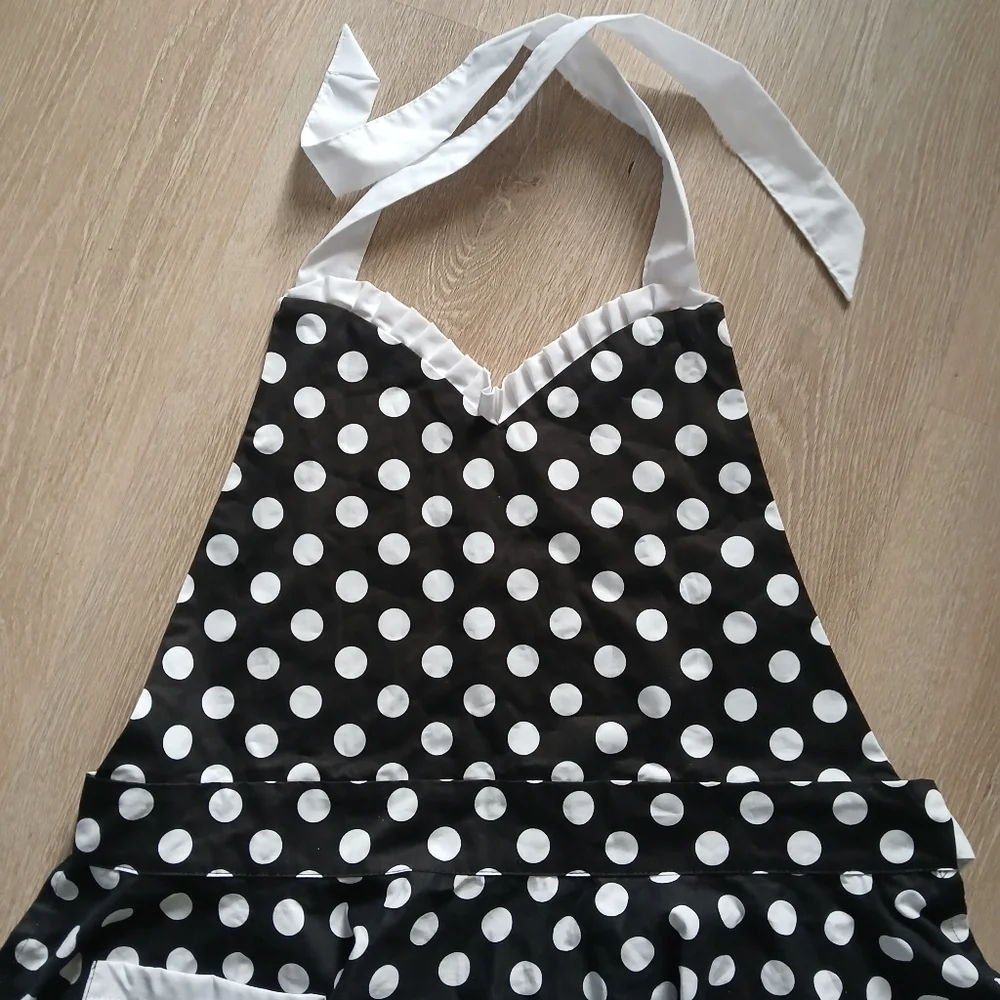 HYZRZ Polka Dot Apron with White Ties Sweetheart Neckline Pocket Adjustable